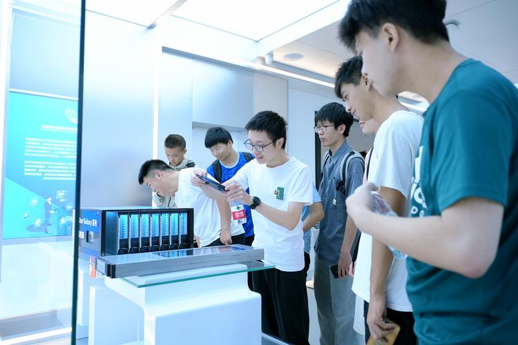 電子科技大學集成電路科學與工程學院生產實習開班儀式成功舉行